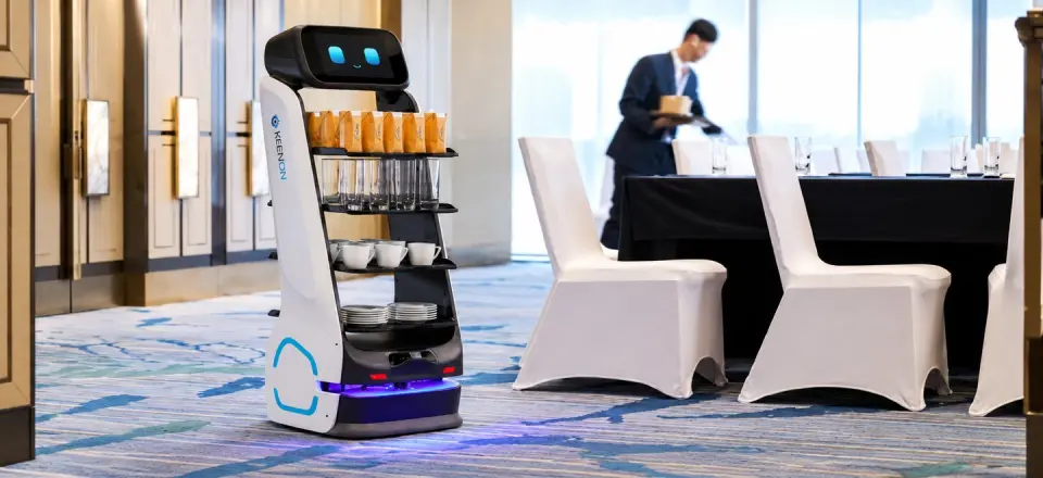 Robot phục vụ trong sảnh tiệc